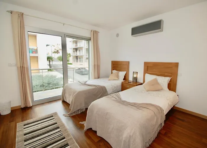 Whale - With Wi-fi And Heated Pool דירה