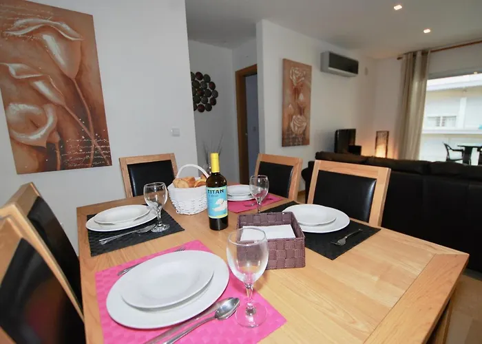 Whale - With Wi-fi And Heated Pool דירה